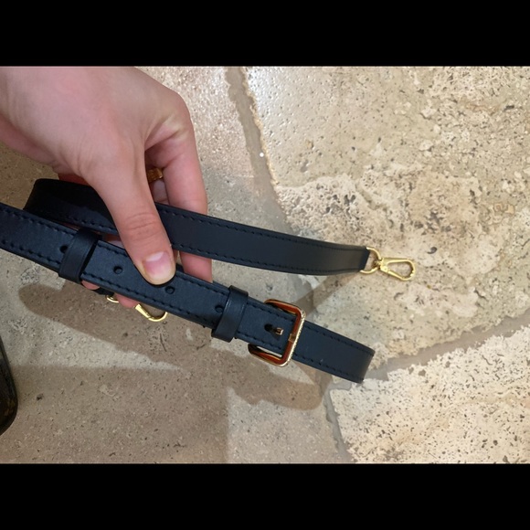 Louis Vuitton Handbag - Picture 9 of 10